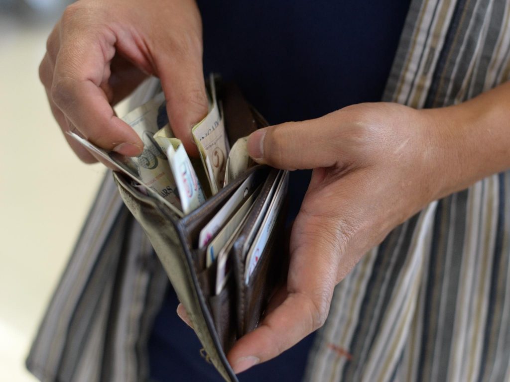 Los salarios crecieron un 2,3% en junio y quedaron por debajo de la inflación en el primer semestre