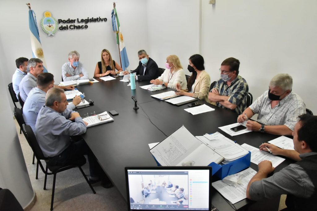 El oficialismo despachó el proyecto que prorroga la emergencia económica