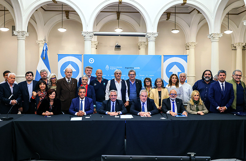El Gobierno Nacional anunció un acuerdo paritario con los gremios docentes de todo el país El Gobierno Nacional anunció un acuerdo paritario con los gremios docentes de todo el país