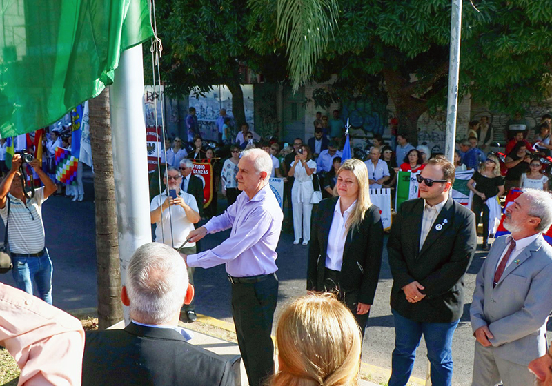 Nikisch encabezó el acto protocolar por el 146° Aniversario de Resistencia en el mástil mayor de la 9 de Julio Nikisch encabezó el acto protocolar por el 146° Aniversario de Resistencia en el mástil mayor de la 9 de Julio