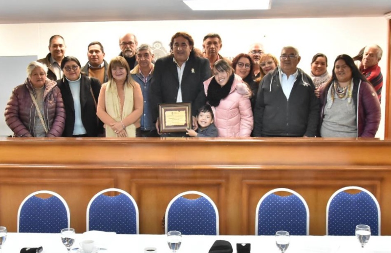 El Premio “Profesor Juan Chico” 2024 fue para la organización indígena La Matanza El Premio “Profesor Juan Chico” 2024 fue para la organización indígena La Matanza