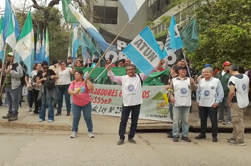 Jubilados: trabajadores no docentes piden a legisladores nacionales de Chaco y Corrientes el rechazo al veto de Milei Jubilados: trabajadores no docentes piden a legisladores nacionales de Chaco y Corrientes el rechazo al veto de Milei