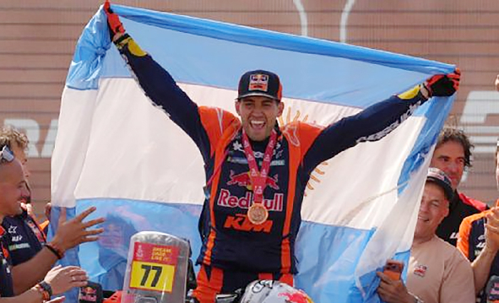Luciano Benavides logró el milagro y es campeón del Dakar Luciano Benavides logró el milagro y es campeón del Dakar