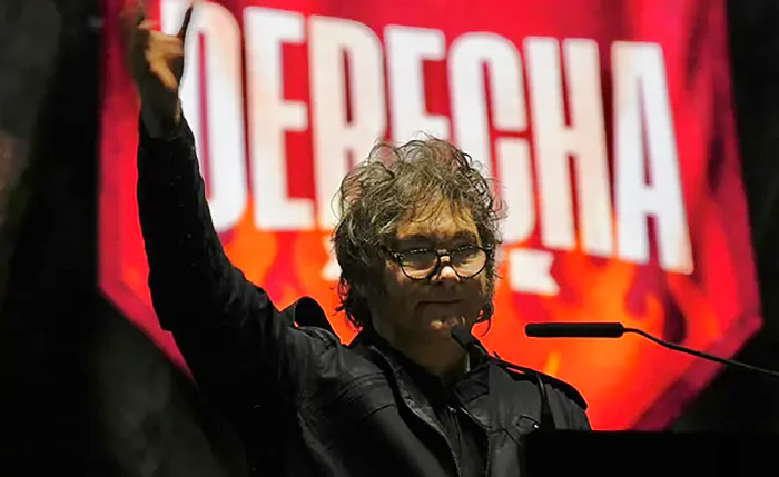 Milei cantó en el show de Florez y cerró La Derecha Fest con discurso enfocado en la batalla cultural Milei cantó en el show de Florez y cerró La Derecha Fest con discurso enfocado en la batalla cultural