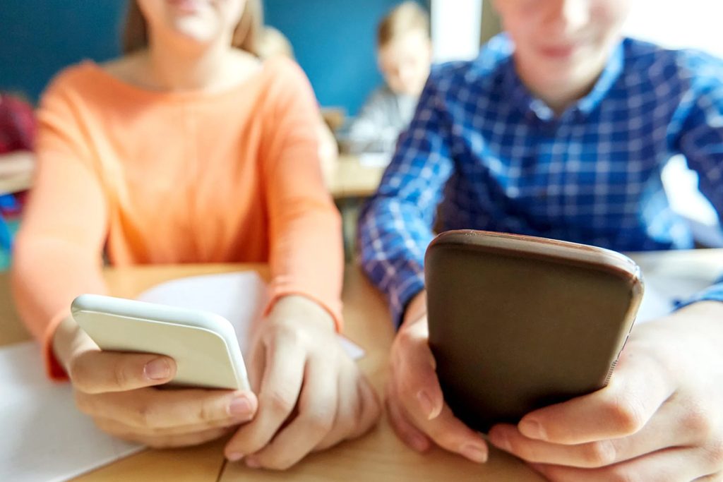 Dos de cada tres chicos ya usan la Inteligencia Artificial para hacer trabajos escolares