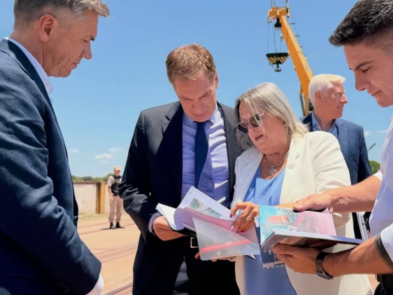 Azula aseguró que el dragado del riacho Barranqueras “ya es una decisión tomada del Gobierno nacional” Azula aseguró que el dragado del riacho Barranqueras “ya es una decisión tomada del Gobierno nacional”