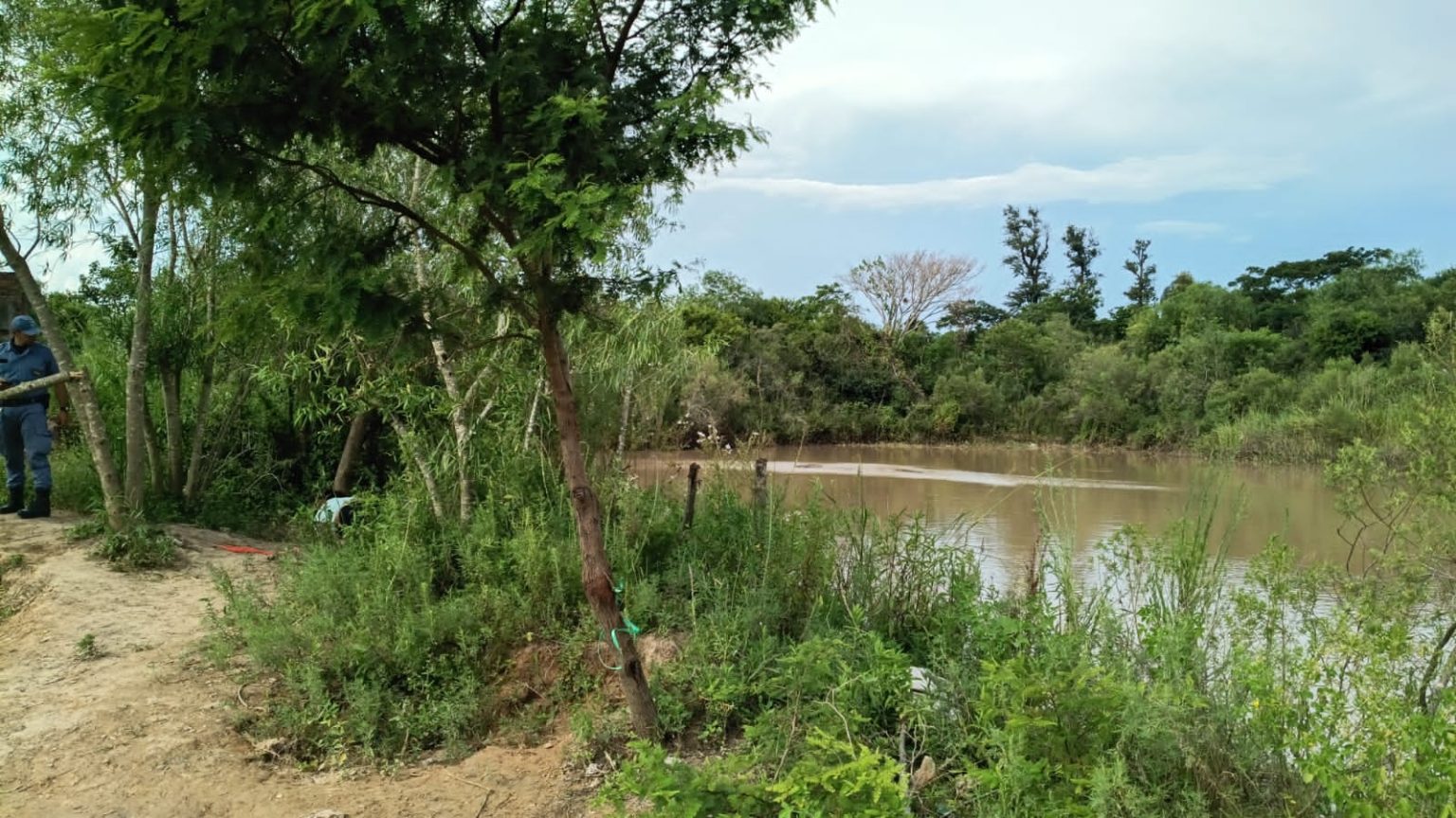 Una adolescente es encontrada sin vida en una laguna en Fontana