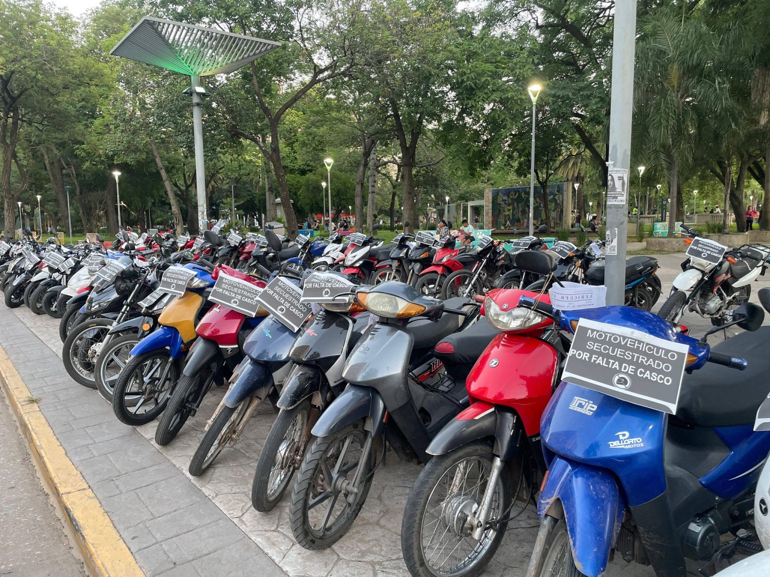 Operativo de tránsito en Plaza 25 de Mayo: 73 motos retenidas y más de 300 infracciones Operativo de tránsito en Plaza 25 de Mayo: 73 motos retenidas y más de 300 infracciones
