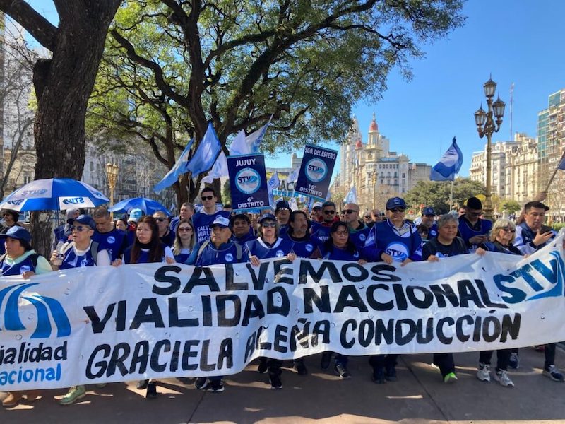 Trabajadores viales repudiaron el aumento a funcionarios: “Ajuste para los trabajadores y aumentos para la política” Trabajadores viales repudiaron el aumento a funcionarios: “Ajuste para los trabajadores y aumentos para la política”