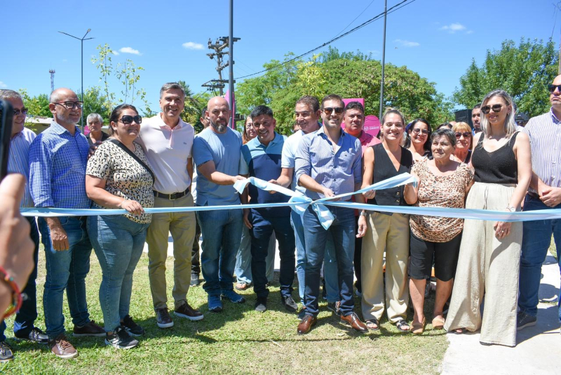 Zdero inauguró una nueva plazoleta en Puerto Vilelas Zdero inauguró una nueva plazoleta en Puerto Vilelas