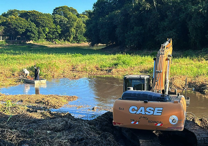 Nuevo operativo de limpieza en el río Negro frente al Club Regatas Resistencia Nuevo operativo de limpieza en el río Negro frente al Club Regatas Resistencia