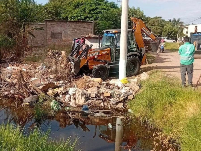 El Municipio, APA y la Policía ejecutaron un operativo de limpieza de un basural en el río Negro El Municipio, APA y la Policía ejecutaron un operativo de limpieza de un basural en el río Negro