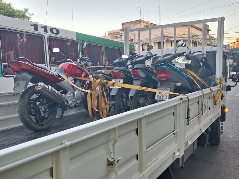 Tolerancia 0 al no uso del casco y severas sanciones por no respetar los semáforos Tolerancia 0 al no uso del casco y severas sanciones por no respetar los semáforos