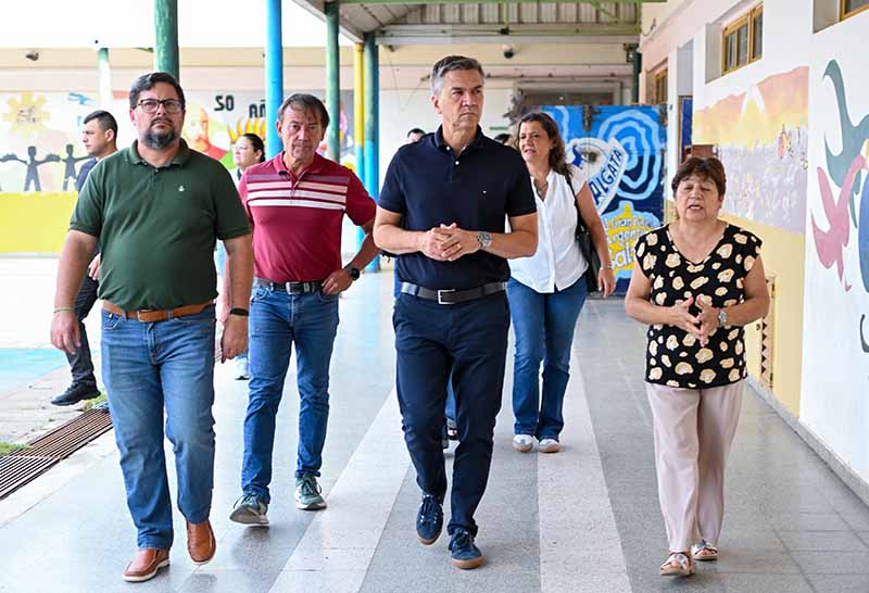 Zdero constató los avances de obras del programa provincial “Mejor Escuela” en Puerto Vilelas y Barranqueras Zdero constató los avances de obras del programa provincial “Mejor Escuela” en Puerto Vilelas y Barranqueras