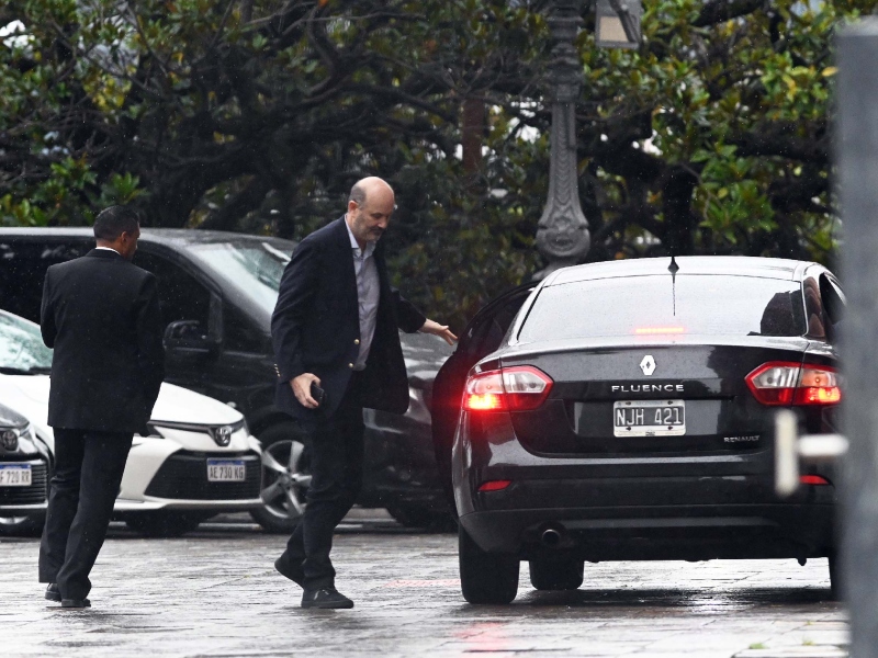 Solo el Ministerio de Federico Sturzenegger dejó de pagar los sueldos en el Banco Nación Solo el Ministerio de Federico Sturzenegger dejó de pagar los sueldos en el Banco Nación