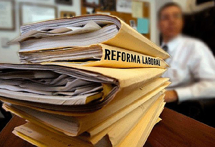 Aseguran que la CGT y los empresarios quieren postergar la Reforma laboral para marzo Aseguran que la CGT y los empresarios quieren postergar la Reforma laboral para marzo
