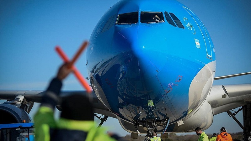Postergan el paro aeroportuario previsto para este lunes, pero la medida se tomaría el lunes 9 de febrero Postergan el paro aeroportuario previsto para este lunes, pero la medida se tomaría el lunes 9 de febrero