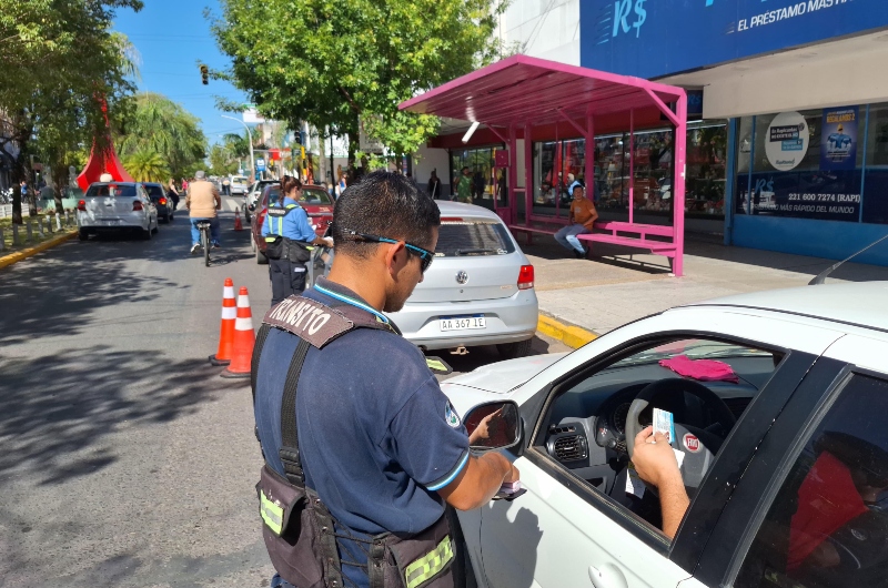 En otro operativo de control en semáforos, secuestraron seis vehículos En otro operativo de control en semáforos, secuestraron seis vehículos