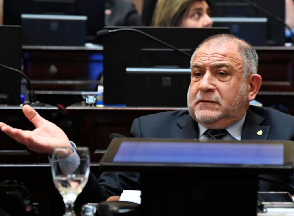 Voltereta dialéctica de Luis Juez para votar por la reforma de la ley de Glaciares