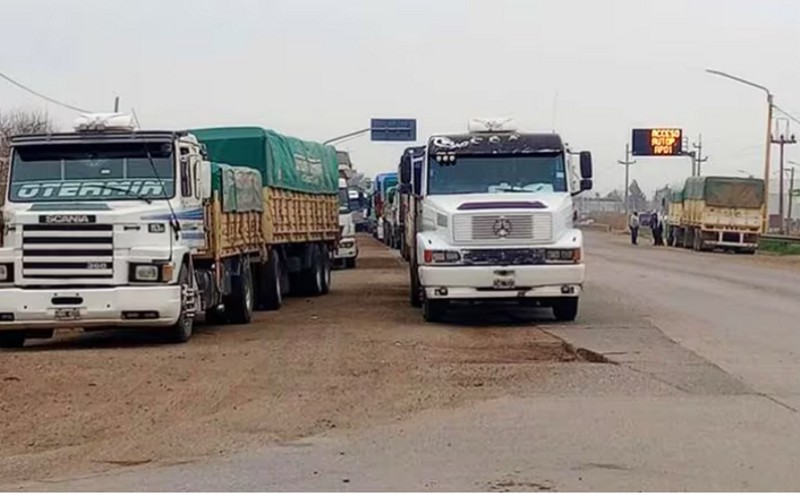 Cargas: aumento del combustible pone en jaque al transporte y crece el riesgo de desabastecimiento Cargas: aumento del combustible pone en jaque al transporte y crece el riesgo de desabastecimiento