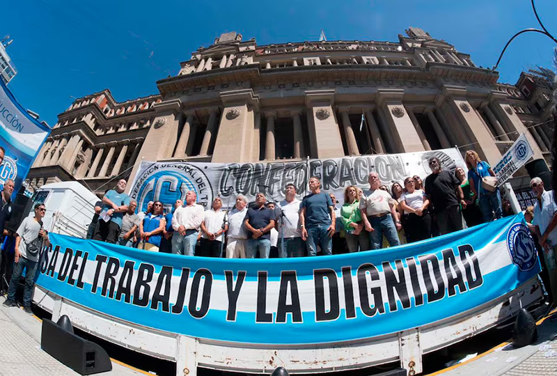 La CGT presentó su recurso para declarar inconstitucional la reforma laboral de Milei La CGT presentó su recurso para declarar inconstitucional la reforma laboral de Milei