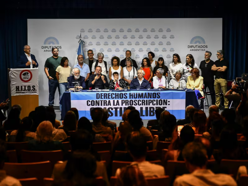 Organismos de DD.HH. denunciaron que el Poder Judicial apaña a represores mientras persigue a Cristina Kirchner Organismos de DD.HH. denunciaron que el Poder Judicial apaña a represores mientras persigue a Cristina Kirchner