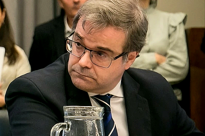 Apuntan a un funcionario de Caputo por otro contrato millonario por cursos de inglés Apuntan a un funcionario de Caputo por otro contrato millonario por cursos de inglés