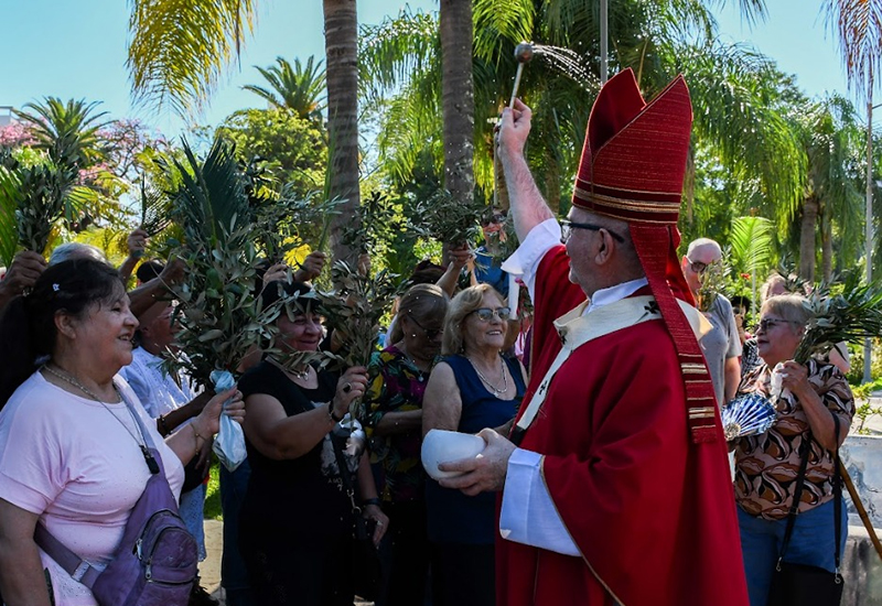 Domingo de Ramos En Resistencia, con la bendición de Monseñor Ramón Dus Domingo de Ramos En Resistencia, con la bendición de Monseñor Ramón Dus