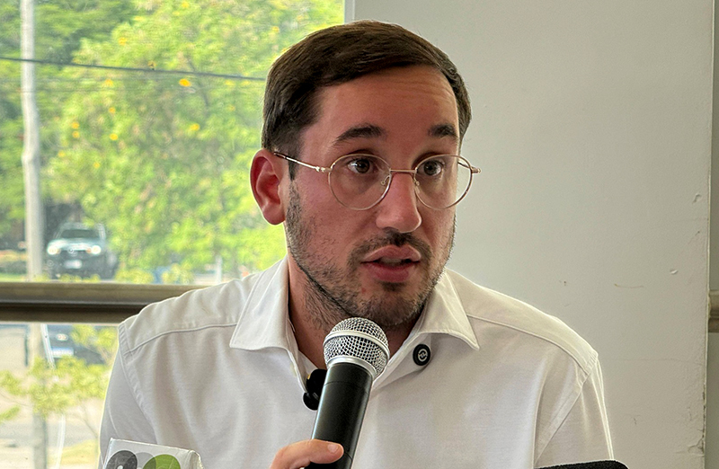 Pérez Pons declaró y aportó pruebas a la causa de la Bolsa por los .800 millones de Sáenz Peña Pérez Pons declaró y aportó pruebas a la causa de la Bolsa por los .800 millones de Sáenz Peña