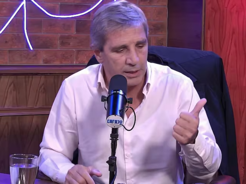 Caputo ve un “récord de consumo” y dice que la gente ahora se compra casas y autos Caputo ve un “récord de consumo” y dice que la gente ahora se compra casas y autos