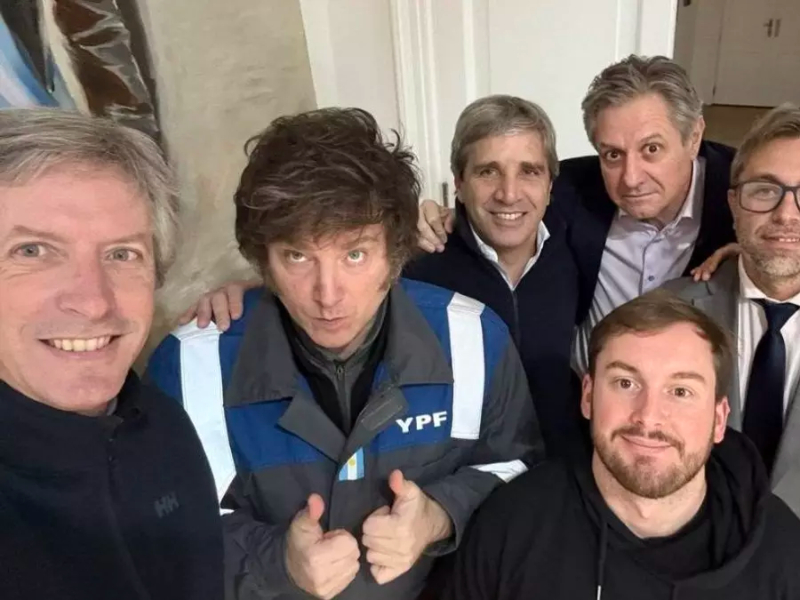 El fondo buitre que perdió el juicio de YPF elogiaba a Milei y se esperanzó con su deseo de pagar El fondo buitre que perdió el juicio de YPF elogiaba a Milei y se esperanzó con su deseo de pagar