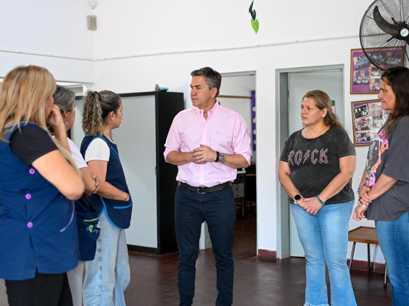 Más recursos para las aulas: el gobernador Zdero entregó elementos a instituciones educativas Más recursos para las aulas: el gobernador Zdero entregó elementos a instituciones educativas