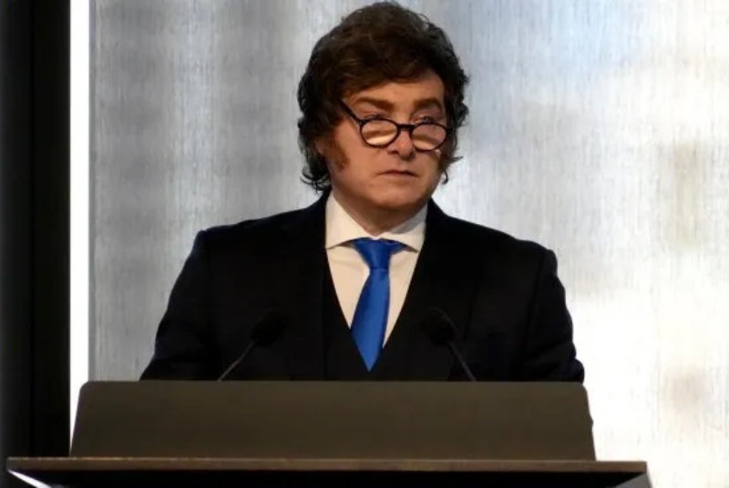 Javier Milei pidió que vuelquen los dólares al mercado, cargó contra los “idiotas ambientalistas” y las “regulaciones cavernícolas” Javier Milei pidió que vuelquen los dólares al mercado, cargó contra los “idiotas ambientalistas” y las “regulaciones cavernícolas”