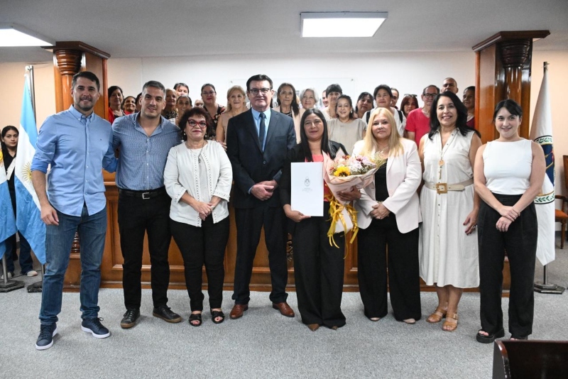 El Parlamento chaqueño reconoció a la docente rural Gloria Cisneros como Mujer Destacada de 2026 El Parlamento chaqueño reconoció a la docente rural Gloria Cisneros como Mujer Destacada de 2026