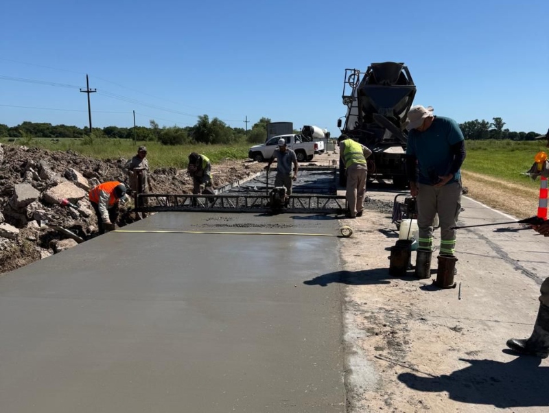 Vialidad Provincial realiza trabajos de mantenimiento en la ruta provincial 1, entre La Leonesa y General Vedia Vialidad Provincial realiza trabajos de mantenimiento en la ruta provincial 1, entre La Leonesa y General Vedia
