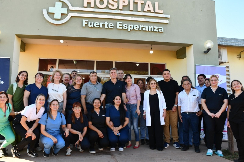 Abordaje sanitario en Fuerte Esperanza: “Todos deben tener las mismas posibilidades de atención”, afirmó Zdero Abordaje sanitario en Fuerte Esperanza: “Todos deben tener las mismas posibilidades de atención”, afirmó Zdero