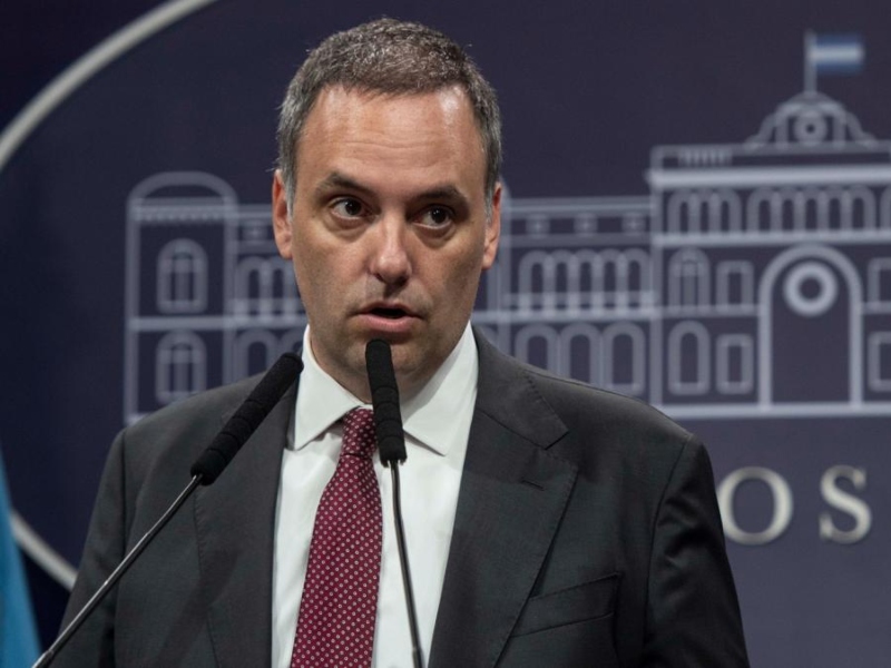 Adorni también hipotecó su departamento anterior y le prestaron 100.000 dólares Adorni también hipotecó su departamento anterior y le prestaron 100.000 dólares