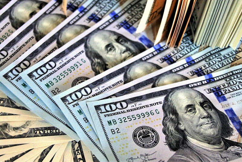El dólar oficial registró la mayor caída semanal en dos meses y el minorista perforó los .400 El dólar oficial registró la mayor caída semanal en dos meses y el minorista perforó los .400