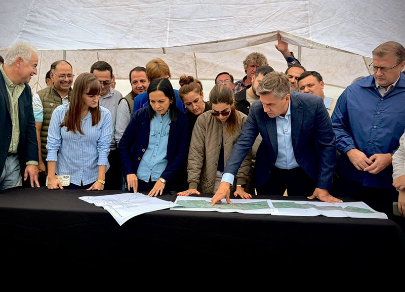 Zdero y funcionarios del FONPLATA constataron trabajos: “La Ruta 13 es una obra trascendental para el Chaco” Zdero y funcionarios del FONPLATA constataron trabajos: “La Ruta 13 es una obra trascendental para el Chaco”