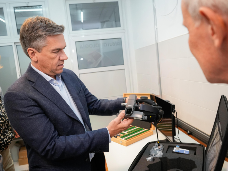 El gobernador Zdero inauguró el nuevo Consultorio Oftalmológico del Hospital de Sáenz Peña El gobernador Zdero inauguró el nuevo Consultorio Oftalmológico del Hospital de Sáenz Peña