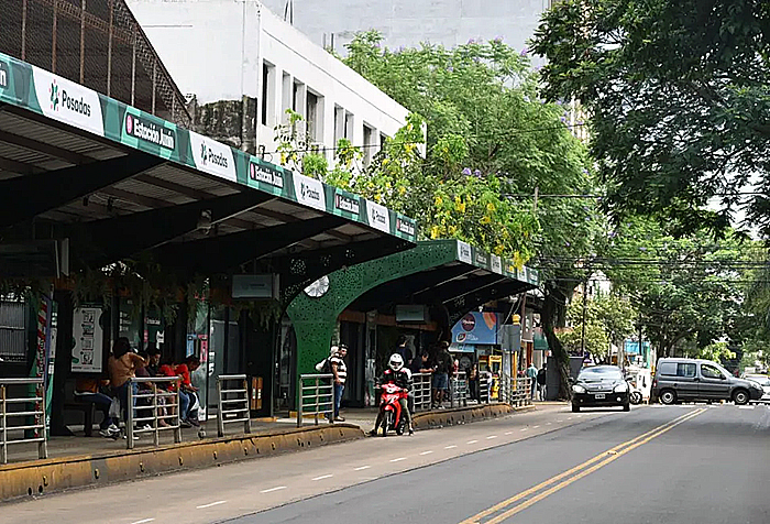 Choferes de Posadas suspenden servicio de colectivos hasta que paguen sueldos Choferes de Posadas suspenden servicio de colectivos hasta que paguen sueldos