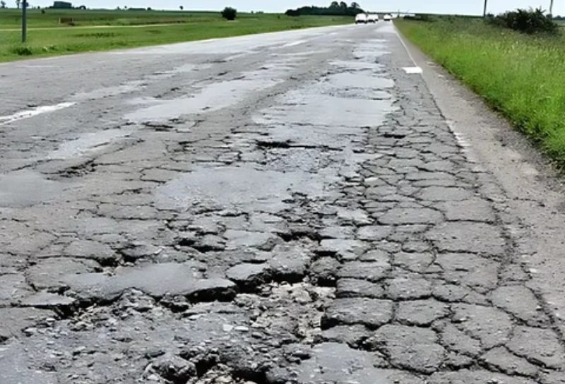 La Nación se quedó con más de un billón de pesos que por ley estaban destinados a arreglar las rutas La Nación se quedó con más de un billón de pesos que por ley estaban destinados a arreglar las rutas