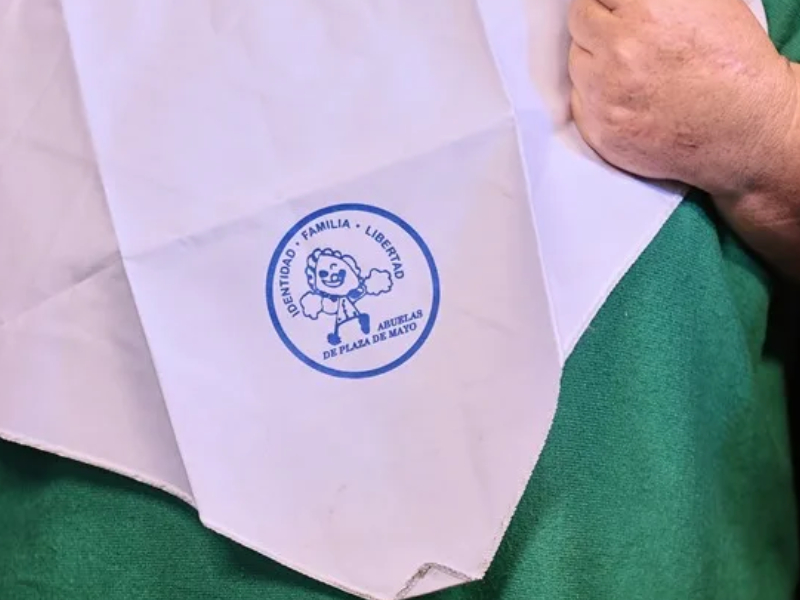 Milei paraliza fuera de Argentina la búsqueda de bebés robados en la dictadura Milei paraliza fuera de Argentina la búsqueda de bebés robados en la dictadura