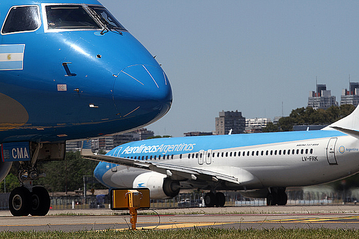 Aerolíneas Argentinas cancelará los vuelos al Mundial desde el interior del país, por baja demanda y suba de combustibles Aerolíneas Argentinas cancelará los vuelos al Mundial desde el interior del país, por baja demanda y suba de combustibles
