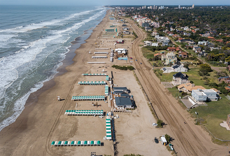 La inmobiliaria de Javier Milei subasta por tercera vez un terreno frente al mar en Pinamar La inmobiliaria de Javier Milei subasta por tercera vez un terreno frente al mar en Pinamar