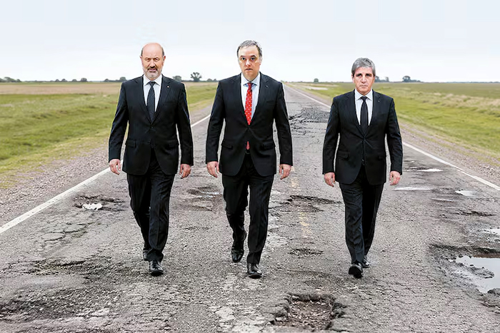 Denuncia penal contra Adorni, Caputo y Sturzenegger por Vialidad Nacional Denuncia penal contra Adorni, Caputo y Sturzenegger por Vialidad Nacional
