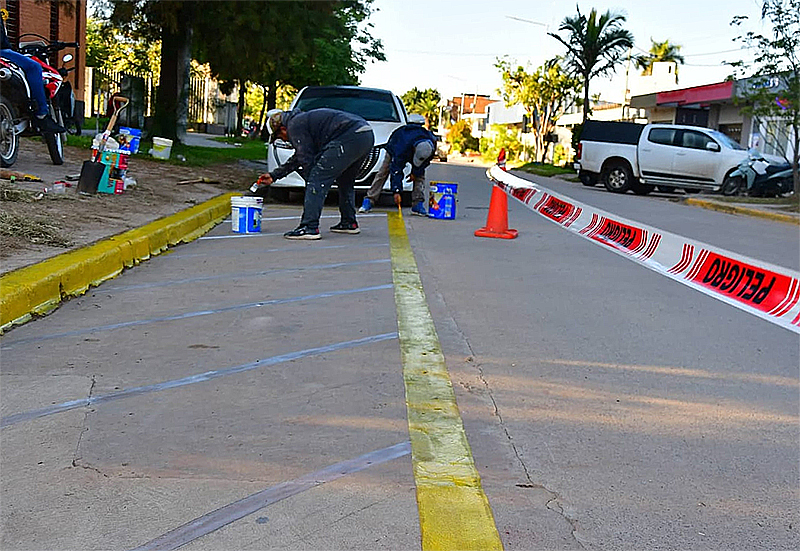 En J.J.Castelli suman nuevos espacios urbanos para estacionamiento de motos En J.J.Castelli suman nuevos espacios urbanos para estacionamiento de motos