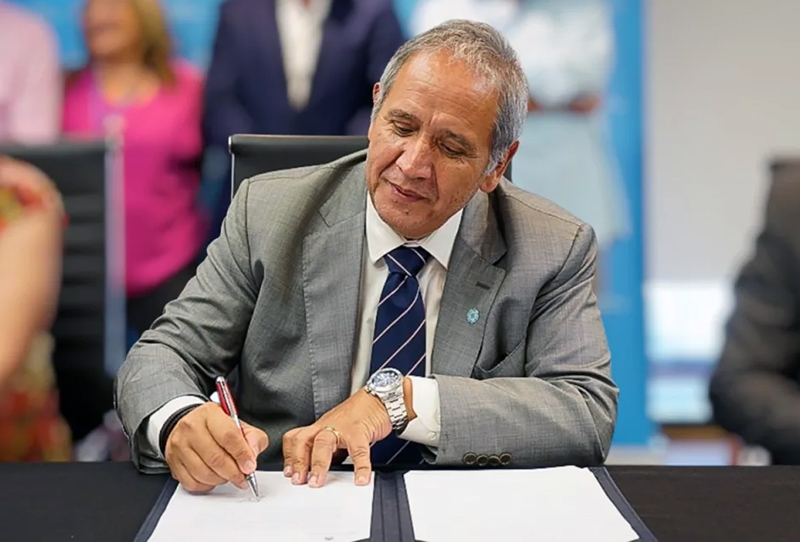 La Bancaria confirmó un aumento salarial del 2,6% para abril y el salario inicial del sector ya supera los .3 millones La Bancaria confirmó un aumento salarial del 2,6% para abril y el salario inicial del sector ya supera los .3 millones