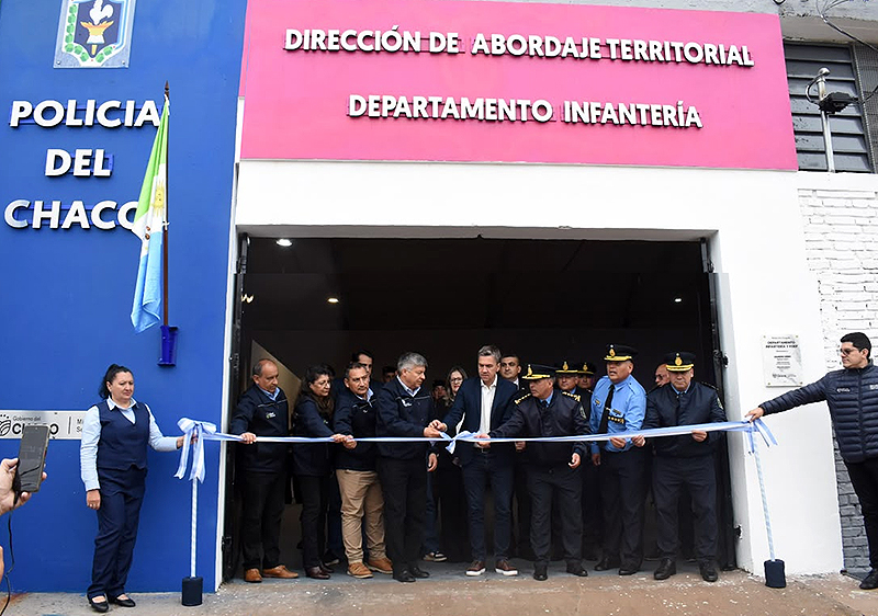 Zdero entregó equipamiento e inauguró la nueva sede del Departamento de Infantería Zdero entregó equipamiento e inauguró la nueva sede del Departamento de Infantería