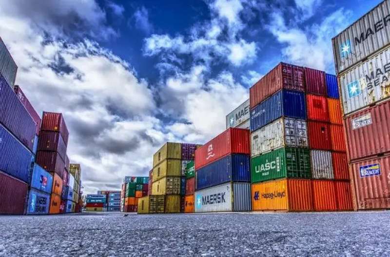 El superávit comercial marcó un nuevo récord mensual: llegó a u$s2.711 millones en abril El superávit comercial marcó un nuevo récord mensual: llegó a u$s2.711 millones en abril